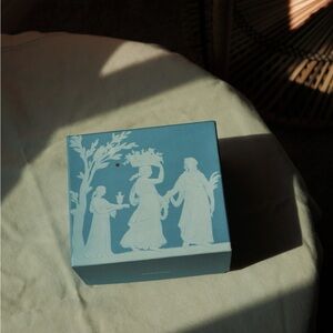 Wedgwood Sweet Plum Collection Trinket Box 4” Round‎ Bone China Discontinued